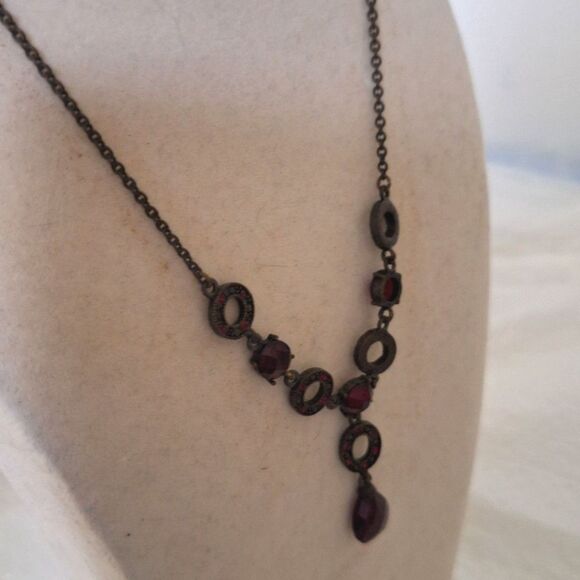 Women's Necklace Red Glass Victorian Style Whimsigoth Gunmetal Y-Drop Vampire - Picture 11 of 11